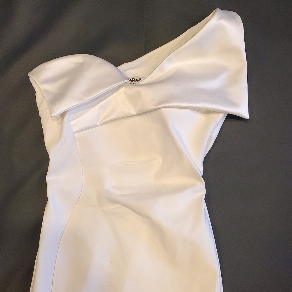 NWT$1,090 Chiara Boni Xenia White Asymmetric Column Gown Dress Sz 8 (44) - Picture 9 of 16